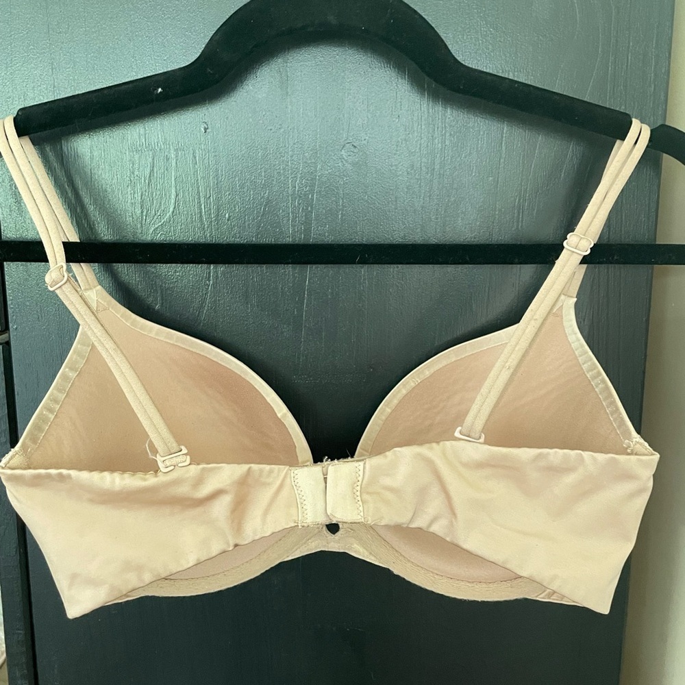 Victoria’s Secret Very Sexy Push-Up, Nude Bra, 32D - Picture 4 of 4